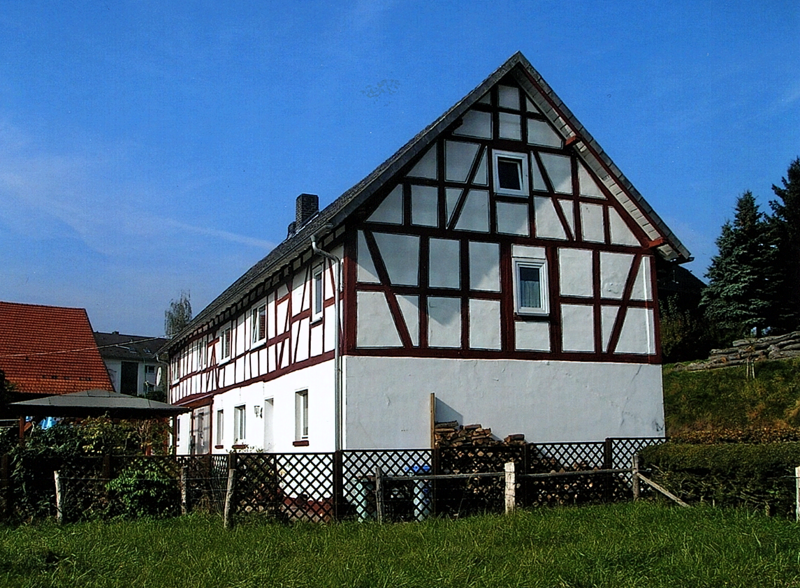 Altes Bauernhaus mit Fachwerk und Gewölbekeller