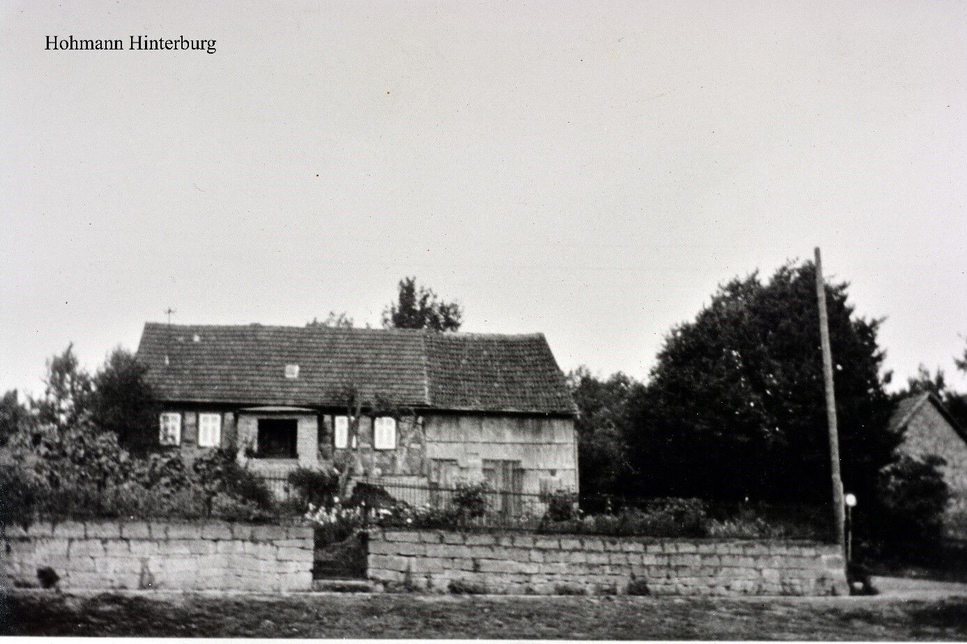 Auszugshaus. Hier war der erste Laden der Konsumgenossenschaft. Der Zugang war vom Ratzengraben.