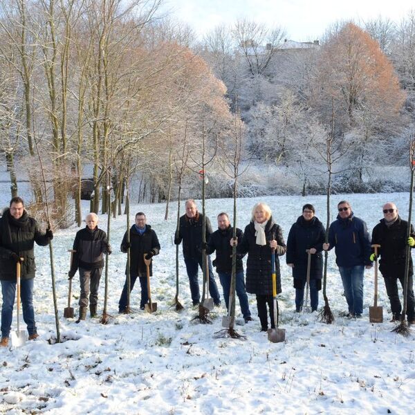 Baumpflanzaktion im Grezzbachpark 11