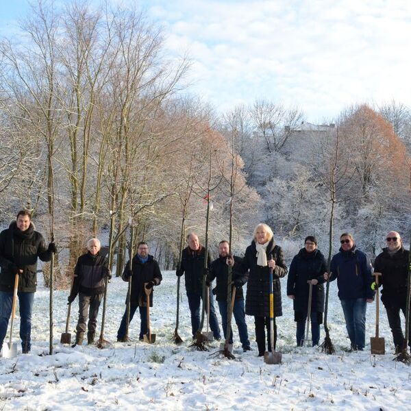 Baumpflanzaktion im Grezzbachpark 12