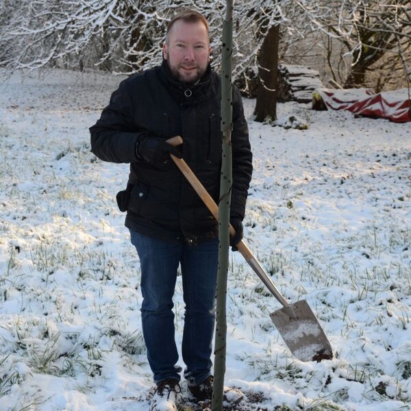 Baumpflanzaktion im Grezzbachpark 17