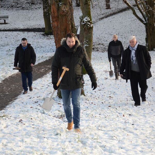 Baumpflanzaktion im Grezzbachpark 3