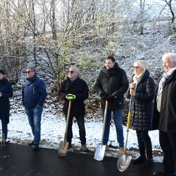 Baumpflanzaktion im Grezzbachpark 5