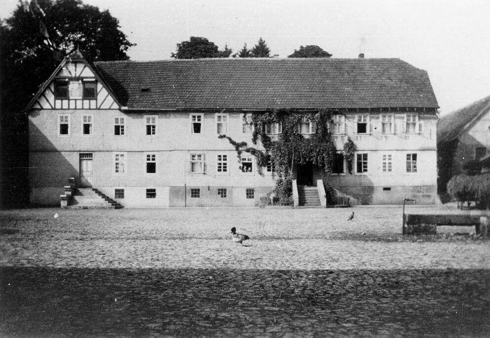 Das Herrenhaus vom Hof aus gesehen.