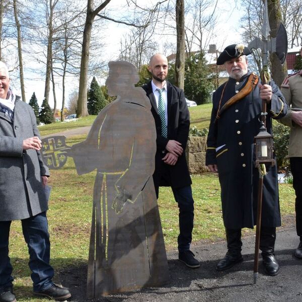 Enthüllung Denkmäler Grezzbachpark 21