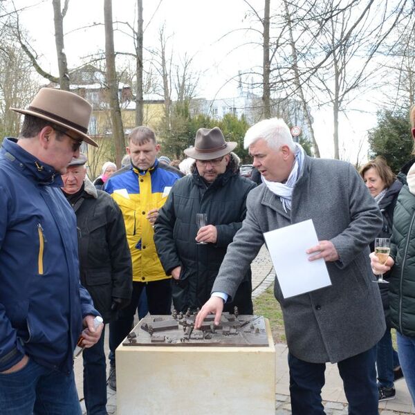 Enthüllung Denkmäler Grezzbachpark 24