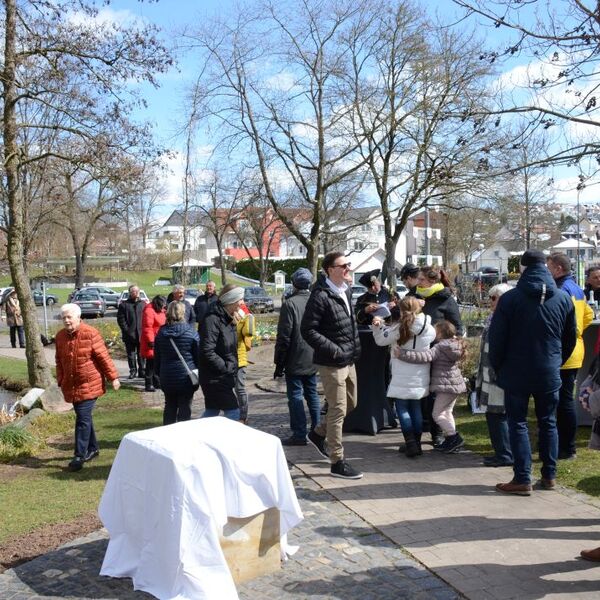 Enthüllung Denkmäler Grezzbachpark 31