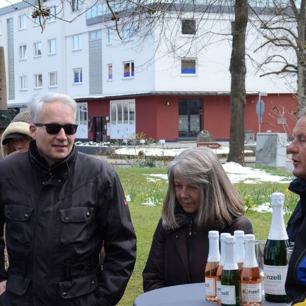 Enthüllung Denkmäler Grezzbachpark 37