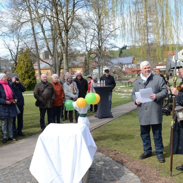 Enthüllung Denkmäler Grezzbachpark 45