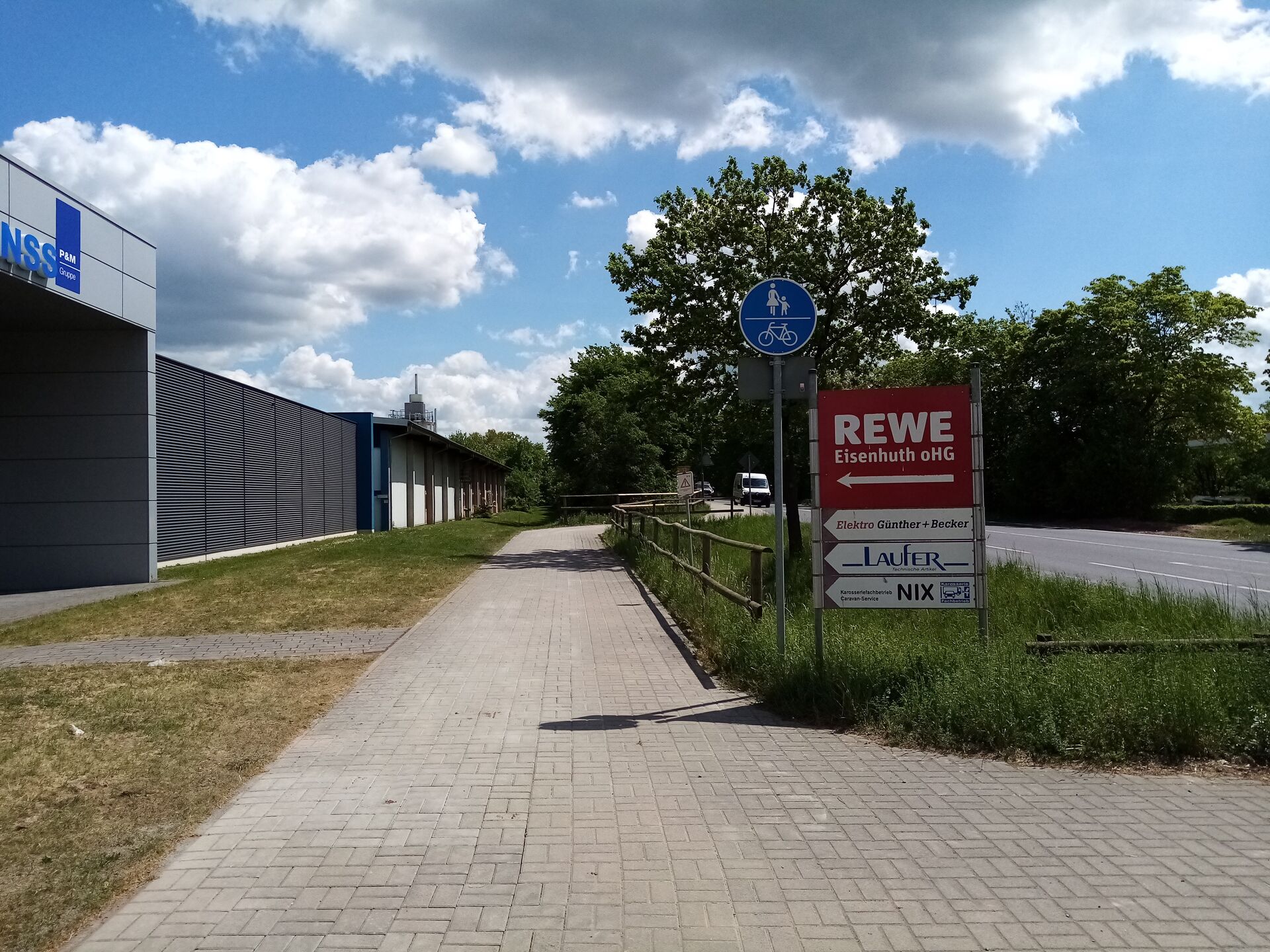 Geh- und Radweg gemeinsam