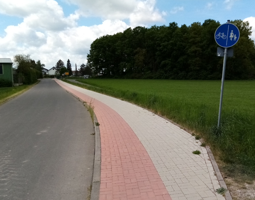 Geh- und Radweg getrennt