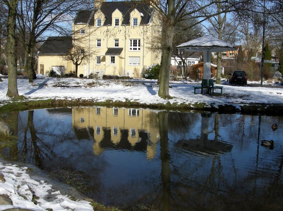 In 2012 wurde von Rüdiger Heil das Haus im Stil eines schottischen Herrenhauses des 17. Jahrhunderts umgebaut.