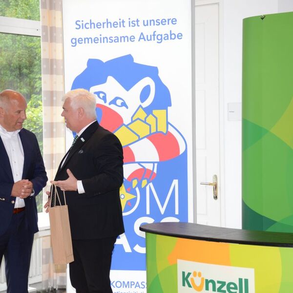 Innenminister Poseck übergibt Siegel 12