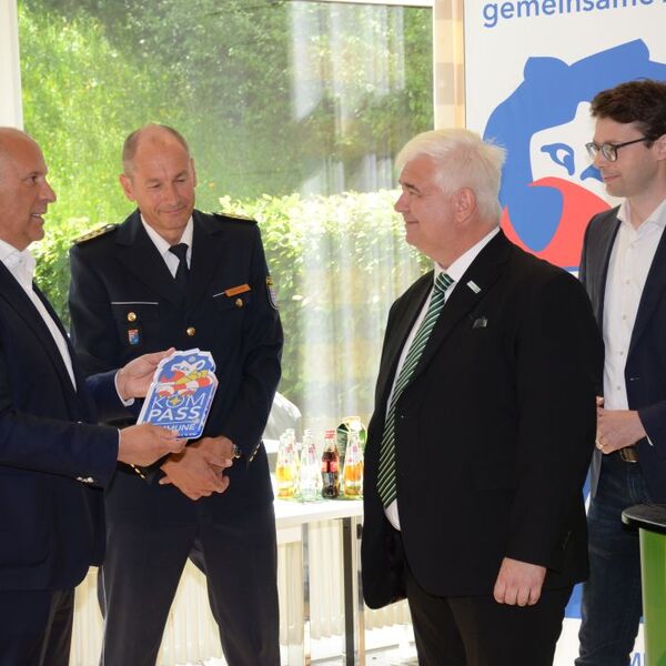 Innenminister Poseck übergibt Siegel 19