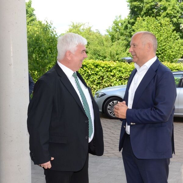 Innenminister Poseck übergibt Siegel 4