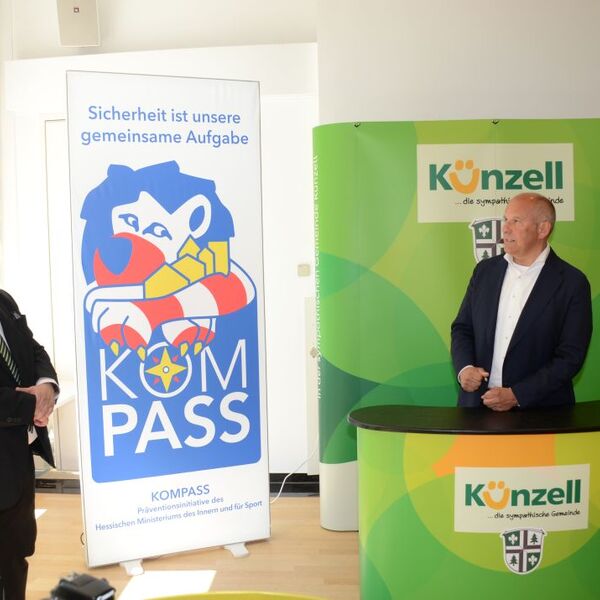 Innenminister Poseck übergibt Siegel 8