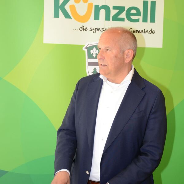 Innenminister Poseck übergibt Siegel 9