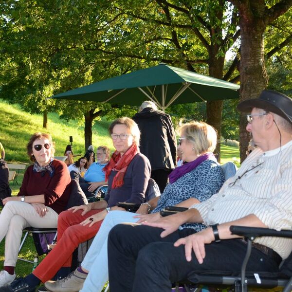 Literarischer Abend im Grezzbachpark Foto Nr. 7