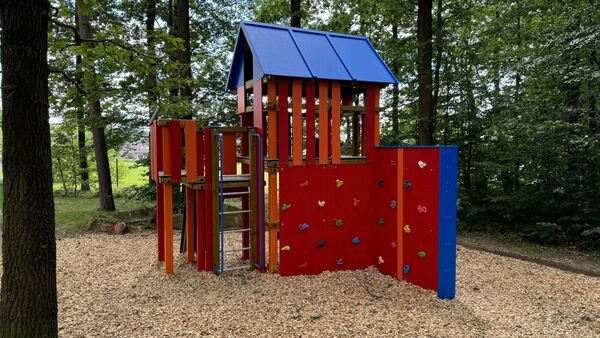 Neuer Kletterturm Waldsiedlung