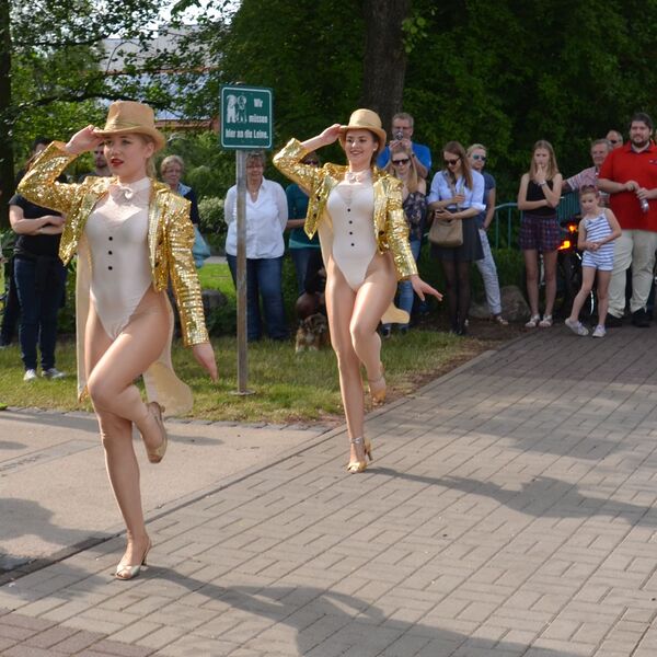 Tanzperformance im Grezzbachpark 13