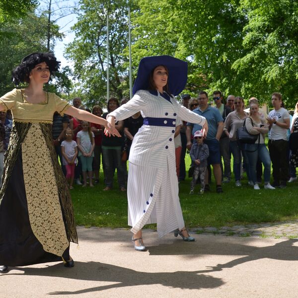 Tanzperformance im Grezzbachpark 3